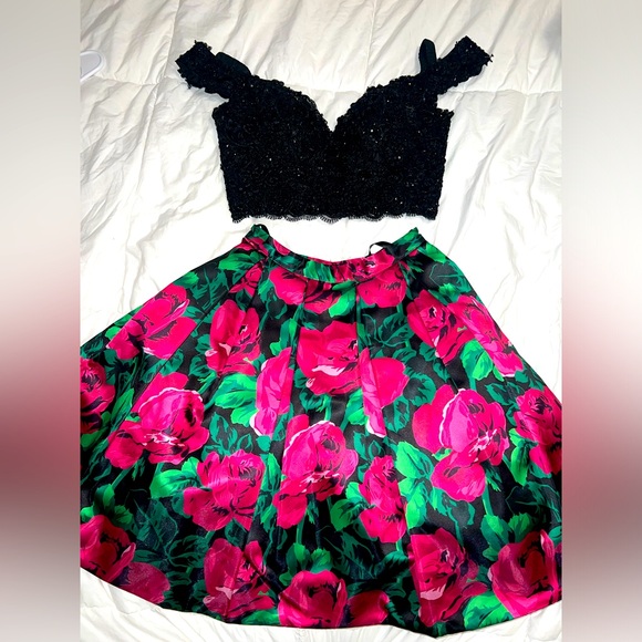 Sherri Hill short two piece homecoming dress - Picture 1 of 7